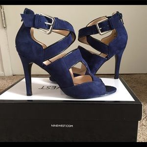 Nine West Velvet Blue High Heel (size 5)